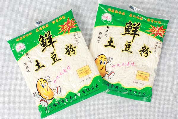 土豆粉真空机可以采用塑料复合膜、塑料铝箔复合膜等材质为包装材料